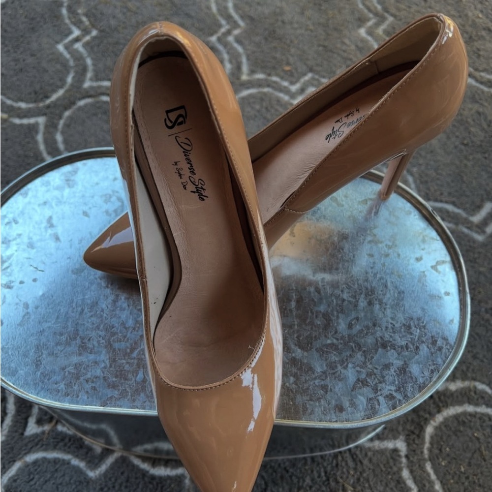 Women's Tan Heels